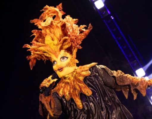 Cette actrice bien connue craque complètement durant son passage à Chanteurs masqués