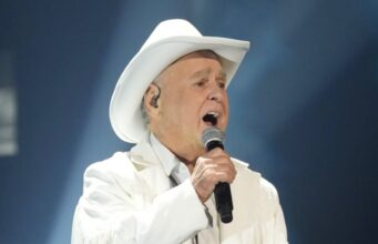 À 84 ans, ce chanteur connu des Québécois est décédé dans les dernières heures